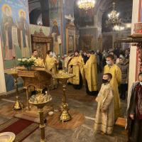 Неделя 23-я по Пятидесятнице, Всемирный день памяти жертв ДТП, храм святого пророка Иоанна Предтечи в Калуге принимал прихожан на воскресные богослужения - накануне вечером соборно было совершено всенощное бдение