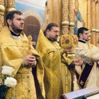 Неделя 25-я по Пятидесятнице, день памяти святого апостола и евангелиста Матфея, в храме святого пророка Иоанна Предтечи в Калуге были совершены воскресные богослужения - накануне вечером соборно всенощное бдение, утром две литургии