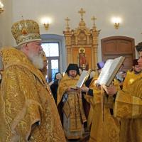 в день памяти священномученика Климента епископа Римского, настоятель Предтеченского храма Калуги игумен Мефодий (Пронькин) и иерей Александр Беляев сослужили митрополиту Калужскому и Боровскому Клименту - главе Калужской митрополии за Божественной литургией в женском монастыре