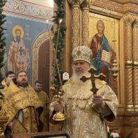 в Неделю 30-ю по Пятидесятнице, святителя Филарета (Амфитеатрова), митрополита Киевского и Галицкого, храм святого пророка Иоанна Предтечи с архипастырским визитом посетил митрополит Калужский и Боровский Климент