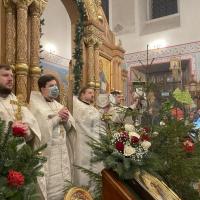Рождество Господа и Спаса нашего Иисуса Христа, торжественные богослужения прошли в храме святого пророка Иоанна Предтечи. Торжества начались накануне вечером с всенощного бдения - предстоял игумен Мефодий (Пронькин) в сослужении клира храма