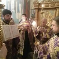 Неделя 1-я Великого поста, Торжество Православия, воскресные богослужения и молебное пение совершены в храме святого пророка Иоанна Предтечи в Калуге. Богослужебный день начался с всенощного бдения, совершенного накануне собором духовенства храма