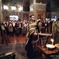 в храме святого пророка Иоанна Предтечи в Калуге было совершено таинство Елеоосвящения, или как его чаще привыкли называть Соборование. В нашем храме традиционно соборование Великим постом совершается на второй, четвертой и шестой седмицах, накануне литургии Преждеосвященных Даров
