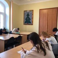 в престольный праздник храма святого пророка Иоанна Предтечи в Калуге в стенах Предтеченского духовно-просветительского центра прошли выпускные экзамены в Воскресной школе в виде тестовых заданий