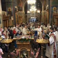 Преображение Господне - праздник этот установлен в память славного преображения Иисуса Христа пред учениками на горе Фавор, для показания им Своего Божественного величия и подкрепления их веры по случаю приближавшихся Его страданий