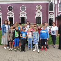 наш духовно-просветительский миссионерский центр посетили дети летной смены социального реабилитационного центра «Надежда». Для детей была проведена экскурсия по нашему храму