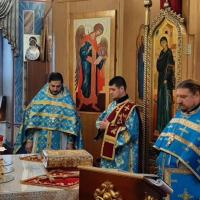 Калужская земля славит свою Защитницу и Спасительницу Пресвятую Богородицу, своим образом спасшую край в 1771 году от моровой язвы. В храме святого пророка Иоанна Предтечи в Калуге вечером было совершено собором духовенства Всенощное бдение, утром Божественная литургия