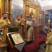 в храме святого пророка Иоанна Предтечи в Калуге были совершены воскресные богослужения. Пока в храме продолжаются ремонтные работы богослужения совершаются в центральном приделе