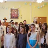 Рождественский праздник учащихся Воскресной школы прошёл в минувшее воскресенье в стенах Предтеченского духовно-просветительского центра. Отличная постановка праздника «Рождество против снежной королевы», режиссерская задумка педагога студии «Бумеранг» Е.Е.Осиповой, связанные между собой блоки разных жанров