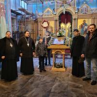 в Калуге проходили общегородские колядавания - духовные и воскресные школы, школьники и взрослые, объединившись в группы, над каждой из которых светила Вифлеемская звезда, поздравляли своего архипастыря и храмы города со Светлым Рождеством Христовым