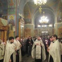 Святая Церковь в празднике Крещения Господня утверждает нашу веру в высочайшую, непостижимую разумом тайну Трех Лиц Единого Бога и научает нас равночестно исповедовать и прославлять Святую Троицу Единосущную и Нераздельную; обличает и разрушает заблуждения древних лжеучителей, пытавшихся мыслью и словом человеческим объять Творца мира