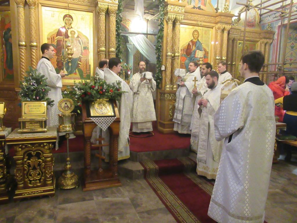 в субботу, в день Первого и второго обретения честной главы Иоанна Предтечи, в храме святого пророка Иоанна Предтечи Божественную литургию совершит епископ Тарусский Леонид, викарий Калужской епархии