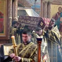 в Великую Пятницу в храме святого пророка Иоанна Предтечи в Калуге была совершена вечерня с чином выноса Плащаницы. По обыкновению богослужение началось в два часа по полудне, возглавил его настоятель храма, секретарь Калужской епархии, игумен Мефодий (Пронькин)