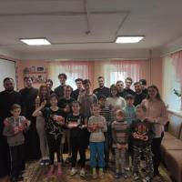 в день празднования Пасхи, духовно-просветительский миссионерской центр нашего храма поздравил подопечных ГБУ КО «Калужский социально-реабилитационный центр для несовершеннолетних «Надежда» со Светлым Христовым Воскресением