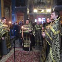 в понедельник пятой седмицы Великого поста, в храме святого пророка Иоанна Предтечи в Калуге был прочитан Великий канон святого преподобного Андрея Критского. В этом году Четверток Великого канона совпадает с праздником Благовещения Пресвятой Богородицы и по уставу чтение переносится на утреню вторника, совершаемую в понедельник вечером