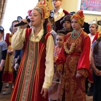 В Светлый Праздник Воскресения Христова в зале Предтеченского Духовно-просветительского центра прошёл детский праздник учащихся воскресный школы. Ребята показали спектакль «Аленький цветочек»