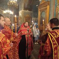 в Неделю 6-ю по Пасхе, о слепом, в храме святого пророка Иоанна Предтечи были совершены воскресные богослужения - собором духовенства накануне был совершено всенощное бдение, утром две литургии. На всенощном бдении предстоял игумен Мефодий (Пронькин), настоятель храма, секретарь Калужской епархии