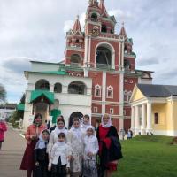 учащиеся, педагоги и родители Воскресной школы Предтеченского духовно-просветительского центра во главе с настоятелем храма Иоанна Предтечи - игуменом Мефодием (Пронькиным) совершили паломническую поездку сразу в две святые обители Московской области: Воскресенский Ново-Иерусалимский ставропигиальный мужской монастырь и Саввино-Сторожевский монастырь