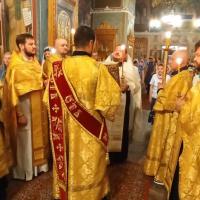 Святая Церковь чтит память святых первоверховных апостолов Петра и Павла, особо потрудившихся в деле устройства Церкви Христовой. В храме святого пророка Иоанна Предтечи в Калуге торжества начались накануне вечером с всенощного бдения, совершенного собором духовенства, предстоял настоятель храма, секретарь Калужской епархии, игумен Мефодий (Пронькин)
