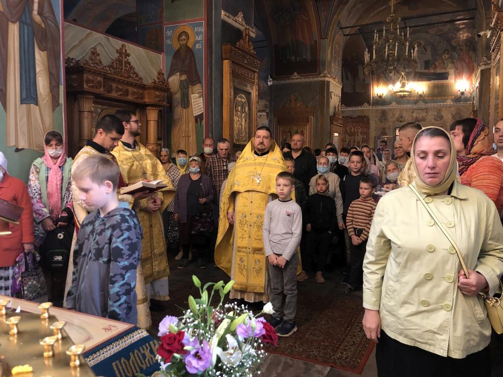 после поздней Божественной литургии будет совершен молебен на начало учебного года - молебное пение на начало учения отроков. Приглашаем на молитву всех учащихся, учащих и их родственников