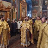 Неделя 17-я по Пятидесятнице, святого апостола и евангелиста Иоанна Богослова, святителя Тихона, патриарха Московского и всея Руси, в храме святого пророка Иоанна Предтечи в Калуге собором духовенства были совершены воскресные богослужения. Накануне вечером всенощное бдение, утром две Божественные литургии