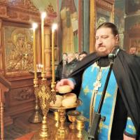 15 февраля Святая Церковь совершает праздник Сретения Господня.  Значение праздника Сретения — встреча старого языческого мира и христианства, Ветхого Завета и Нового. Верующие в этот день празднуют встречу с Богом. Смирение и радость, с которой приняли Иисуса праведные Анна и Симеон, являются для христиан примером того, как принять Бога всей душой.  Вскоре после встречи с Младенцем Симеон преставился: произошло столь желаемое им избавление от бремени земной жизни и обретение покоя.  Эта история также имеет философский смысл: встреча с Богом несет освобождение и радость. Личное сретение, по мнению богословов, случается и в жизни каждого уверовавшего человека, когда он приходит впервые в храм. 