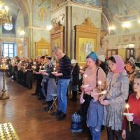 В храме святого пророка Иоанна Предтечи в Калуге по традиции в течение Великого поста совершается таинство Елеоосвящения (Соборования) три раза - на второй, четвертой и шестой седмицах. Этим постом таинства будут совершаться 9 и 23 марта, 4 апреля. Для совершения Соборования в храме собирается весь клир - благодаря этому таинство не растягивается на несколько часов.