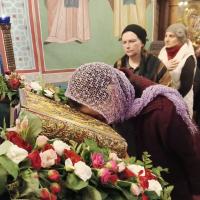 Покаяние – это наше примирение с Богом. (Святой Иоанн Лествичник)  Пост – время покаяния, время, когда наши окаменевшие сердца должны силой Божией из бесчувственных стать чуткими, из холодных и жестких – теплыми и открытыми для других и для Самого Бога.  26 марта, в Неделю 4-ю Великого поста, преподобного Иоанна Лествичника, в храме святого пророка Иоанна Предтечи в Калуге были совершены воскресные богослужения, начавшиеся накануне с всенощного бдения, совершенного соборно клиром храма.