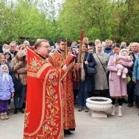 В третье воскресенье по Пасхе Церковь празднует память святых жен-мироносиц, первыми узнавших о воскресении Спасителя. К женам-мироносицам относят несколько благочестивых женщин, упоминаемых в Евангелии: Марию Магдалину, Марию Иаковлеву, Саломию, Иоанну, Сусанну, сестер Марфу и Марию.  Они достигли искренности по любви своей ко Христу и совершённым покаянием избавились и исцелились от страстей. И вечно будут они служить всему христианскому миру примером сильной и живой любви, христианской женской заботы о человеке, образцом покаяния!