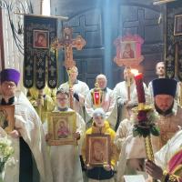 В ночь на 5 мая, Вселенская Православная Церковь празднует Светлое Христово Воскресение, торжества прошли и в храме святого пророка Иоанна Предтечи в Калуге. Начинаются пасхальные торжества с полунощницы - перед Плащаницей Спасителя прочитывается канон и она заносится в алтарь, полагаясь на Святом Престоле.  И вот уже под пение 