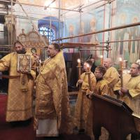 В эти дни Рождественского Поста, которые приведут нас к торжеству Воплощения Господня, Церковь, словами Самого Христа, сурово и ясно нас предостерегает. В сегодняшней притче о безумном богаче Христос говорит о переполненных амбарах материальных благ; но мы все богаты очень по-разному, и не обязательно в первую очередь материально. Как мы твердо полагаемся на взаимоотношения наши с Богом, какую надежную опору находим в евангельских словах – словах Самого Христа, в учении Апостолов, в нашей православной вере! И чем дольше мы живем, тем больше накапливаем мыслей, знания, и сами сердца наши становятся богаче и богаче чувствами в ответ на красоту Божиего слова.  Митрополит Антоний Сурожский.