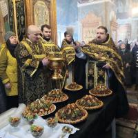 Вот и закончилась первая седмица Великого поста - традиционно воспоминанием чуда святого великомученика Феодора Тирона. 7 марта, в пятницу, в храме святого пророка Иоанна Предтечи была совершена литургия Преждеосвященных Даров.  Возглавил богослужение игумен Мефодий (Пронькин) - настоятель Предтеченского храма, сослужили ему иерей Александр Беляев, иерей Павел Степанюк, иерей Анатолий Амвросимов и диакон Виктор Староста.