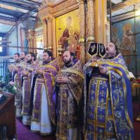 «Слово “праздновать” мы привыкли понимать как радость, но оно же значит “оставаться без дела”, а без дела можно оставаться, потому что захлестнет душу радость и уже дела нет до обычных дел, а может это случиться потому, что руки опустились от горя или от ужаса. И вот таков сегодняшний праздник…  Митрополит Антоний Сурожский.  11 сентября Церковь празднует Усекновение главы Пророка, Предтечи и Крестителя Господня Иоанна. День мученической смерти «величайшего из рожденных женами». В этот день Калужский Предтеченский храм празднует престольный праздник. 