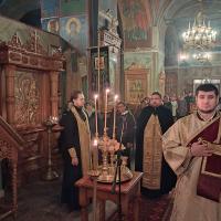 23 ноября, Неделя 24-я по Пятидесятнице, священномученика Августина, архиепископа Калужского, в храме святого пророка Иоанна Предтечи были совершены Воскресные богослужения - всенощное бдение с литией, совершенное соборно клиром храма, возглавил настоятель храма, игумен Мефодий (Пронькин).