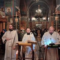 6 января, в навечерие Рождества Христова, Рождественский сочельник, в храме святого пророка Иоанна Предтечи в Калуге были совершены праздничные богослужения. Вечером были совершены вечерня и утреня. Утром служили особые Царские часы - часы совершаются по центру храма с чтением Евангелия. Затем собором духовенства были совершены вечерня и литургия Василия Великого.