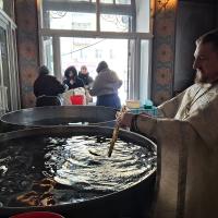 19 января, Святое Богоявление. Святая Церковь в празднике Крещения Господня утверждает нашу веру в высочайшую, непостижимую разумом тайну Трех Лиц Единого Бога и научает нас равночестно исповедовать и прославлять Святую Троицу Единосущную и Нераздельную; обличает и разрушает заблуждения древних лжеучителей, пытавшихся мыслью и словом человеческим объять Творца мира.