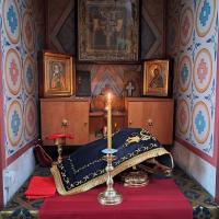 Литургия Григория Двоеслова, или преждеосвященных Даров, свершается в храмах в будние дни на протяжении Великого Поста. Это церковное богослужение пропитано печалью и покаянием. Ведь в великопостные дни верующие не радуются, а сокрушаются в своих грехах. Однако, благодаря милости Божьей и согласно церковным правилам, христиане даже в момент скорби могут причащаться Святыми Дарами, освященными ранее на полной Литургии, совершенной в предыдущее воскресенье.