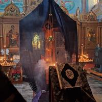 Начиная с 1 марта, в храме святого пророка Иоанна Предтечи по воскресеньям, на вечернем Богослужении, будут совершаться особые постовые службы – Пассии.  Последующие пассии, вторая, третья и четвёртая состоятся 15-го, 22-го и 29-го марта соответственно.  Как правило, службы Пассии начинаются со 2-й Недели Великого поста и завершаются на 5-й. Особенностью в этом году является более раннее начало этих служб – уже с первой Недели. Это вызвано совпадением вечера воскресенья, 8-го марта 2026 года, с полиелейной службой накануне дня памяти первого и второго обретения главы Пророка, Предтечи и Крестителя Господня Иоанна.