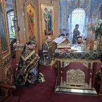 Великая Среда Страстной седмицы. Замечательной идеей, жемчужиной службы Великой Среды является сравнение двух событий, составляющих две темы богослужения, соединение этих тем в рамках одного песнопения. На одном полюсе сравнения стоит блудница, великая грешница, которая своим добродетельным поступком восходит от погибели к спасению, а на другом — Иуда, бывший одним из ближайших учеников Христа, который совершает прямо противоположные действия и в итоге со своего высокого положения низвергается в пропасть. Особенно ярко выглядят противопоставления щедрости женщины и сребролюбия Иуды, благоговейных поцелуев блудницы и предательского поцелуя ученика.