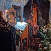 «Земля потряслась и камни расселись» — так описываются в Евангелии события, происходившие во время смерти Спасителя на Кресте. Об этом Церковь вспоминает на богослужении, которое совершается в четверг вечером накануне Великой Пятницы.