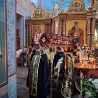 10 апреля, в Великую Пятницу в храме святого пророка Иоанна Предтечи в Калуге была совершена вечерня с чином выноса Плащаницы. По обыкновению богослужение началось в два часа по полудне, возглавил его настоятель храма, игумен Мефодий (Пронькин).